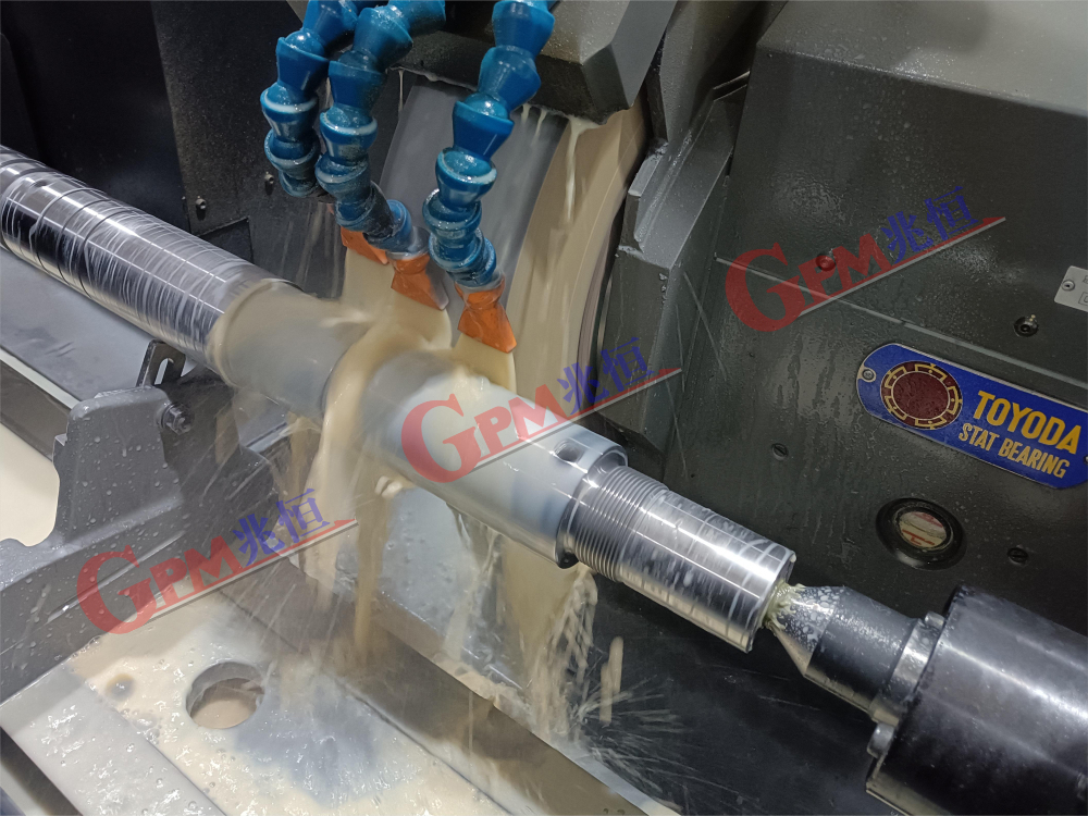 机械加工实景照片 15：外圆磨（多角形磨）